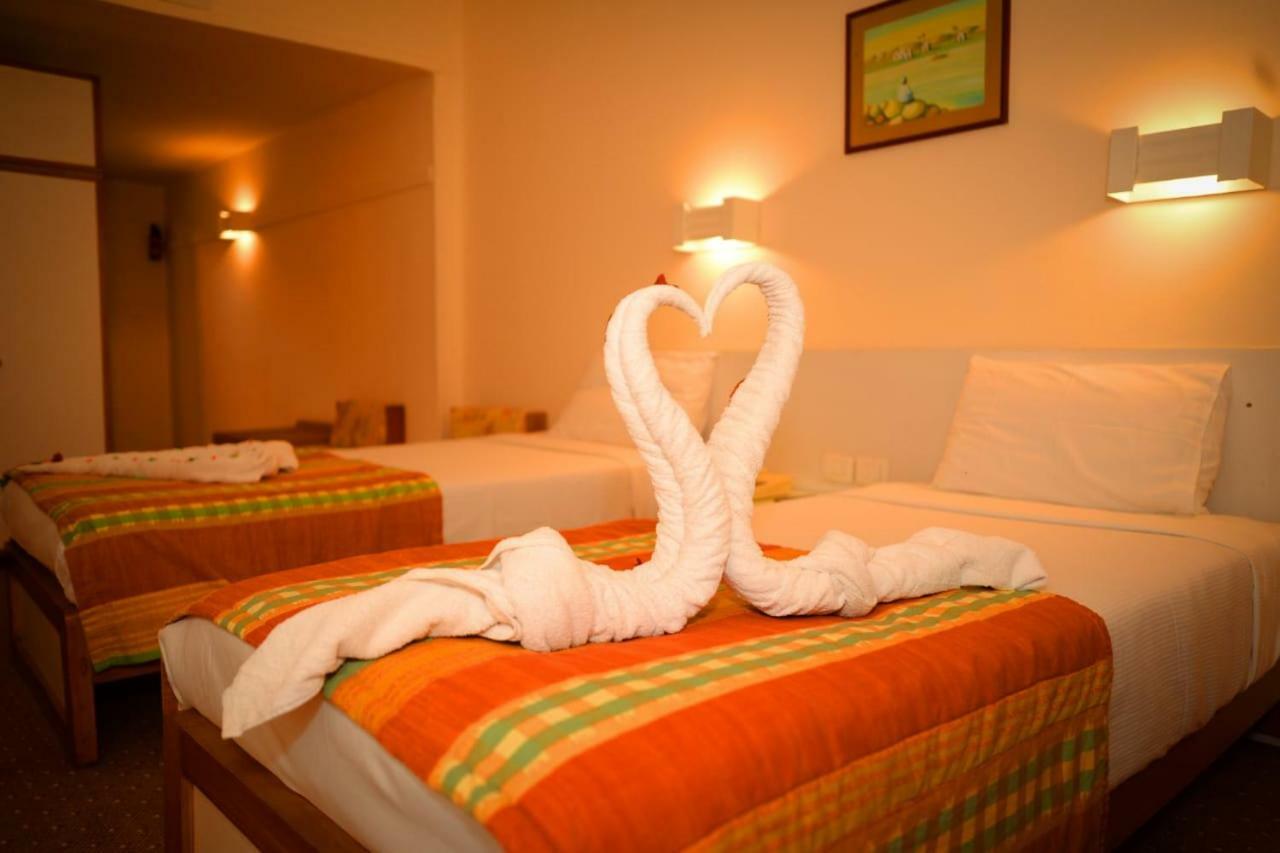 Cleopatra Hotel Aswan Exterior photo
